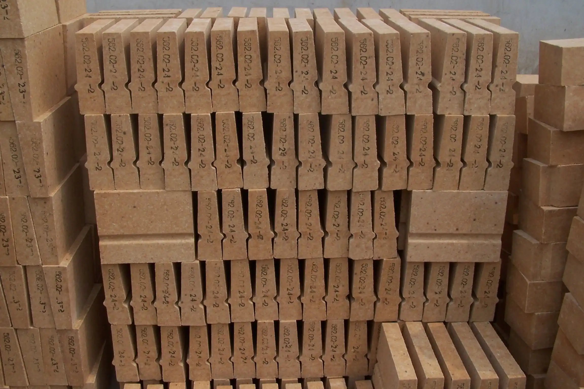 What is the manufacturing process of the DRL-150 Low Creep Brick?