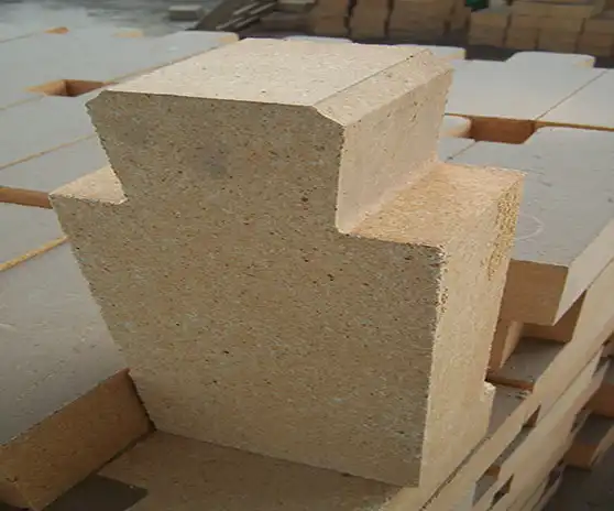 How does a fire clay brick differ from a common brick?